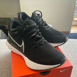 Nike Flyknit 2 running sneakers